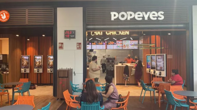 Popeyes suma otro punto en Barcelona y va por 40 aperturas en el año (ya emplea 1.800 personas en sus 63 restaurantes)