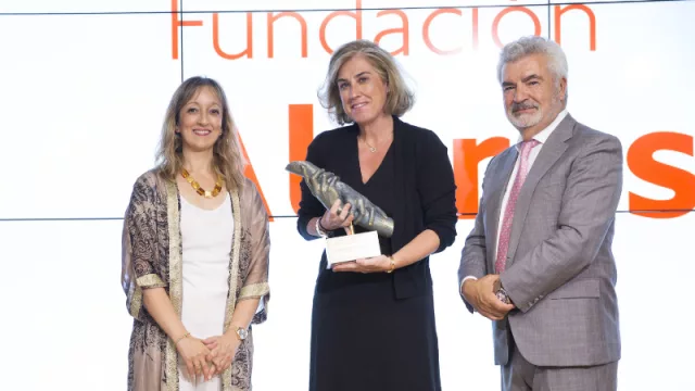 María Carceller recibe el Premio Alares por su apoyo a las personas con discapacidad