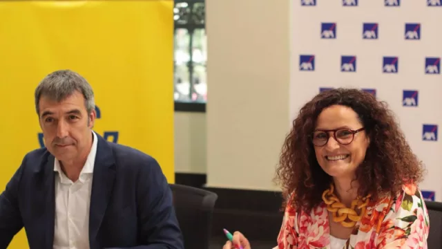 Le dejo este envío y… ¿le apetece un seguro? AXA se alía con Correos para vender seguros a través de los carteros