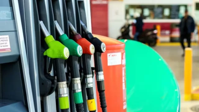 ¿Sirve para algo el descuento de 20 céntimos sobre el precio de los combustibles?