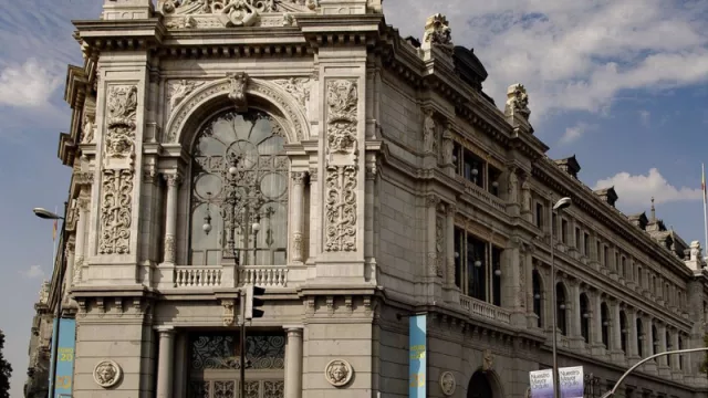 Banco de España alerta: el aumento de comisiones bancarias puede provocar una migración hacia fintech