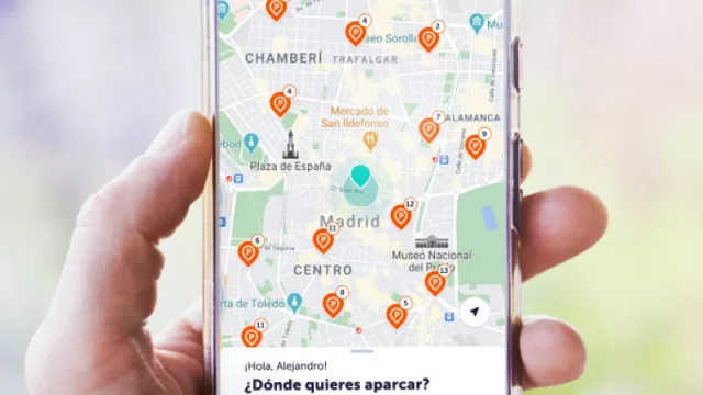 Con razón no encuentro sitio: 35% de los vehículos que circulan durante los picos de tráfico están buscando aparcamiento