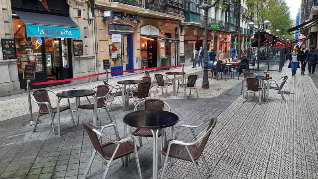 La hostelería no logra alcanzar los niveles pre pandémicos (piden volver a las barras sin restricciones para Semana Santa)