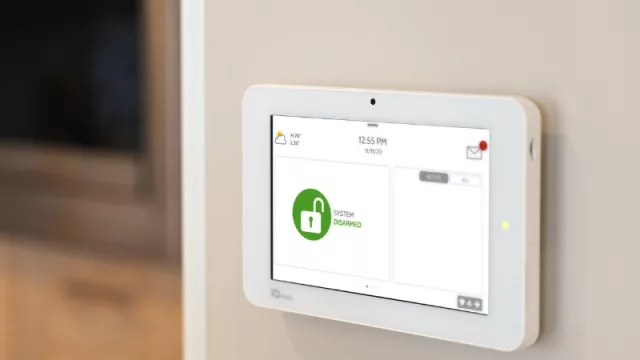 ADT apuesta por la “seguridad inteligente” con su nuevo panel interactivo (cómo funciona y para qué sirve)