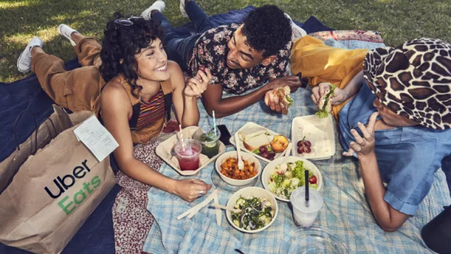 Cada uno paga lo suyo: Uber Eats ahora permite dividir el pago en pedidos en grupo