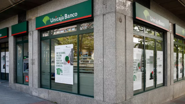 La gran banca española reduce un 9% su red de oficinas en 2022 (y casi un 5% su plantilla)