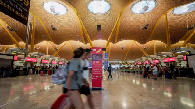 Los aeropuertos de Aena casi al 93% del tráfico pre-Covid (en vuelos nacionales ya hay más pasajeros que 2019)