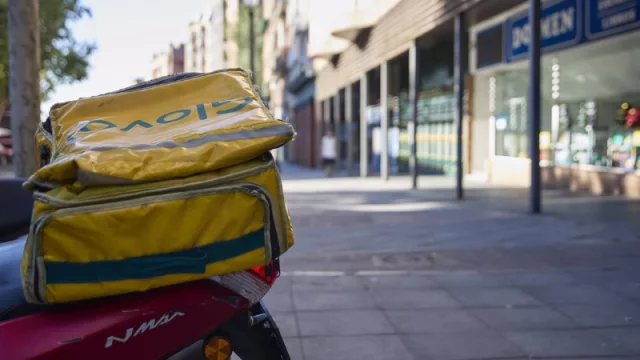El gobierno durísimo con Glovo: multa y regularización de 10.600 prestadores
