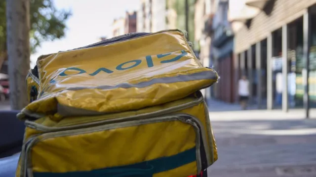 Yolanda Díaz a fondo contra Glovo: multa de € 79 millones y regulariza 10.600 glovers (qué dice la empresa)