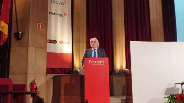 En Barcelona se sacan chispas: Foment del Treball acusa a Colau de "connivencia con colectivos okupas"