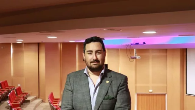 Daniel Roura, el cordobés que trabaja en College de París (que logró que 3 instituciones locales ofrezcan títulos franceses)