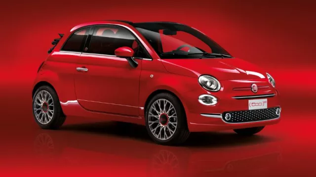 El Fiat 500 se consigue desde 13.625 euros (la versión híbrida) y 26.990 euros la eléctrica.