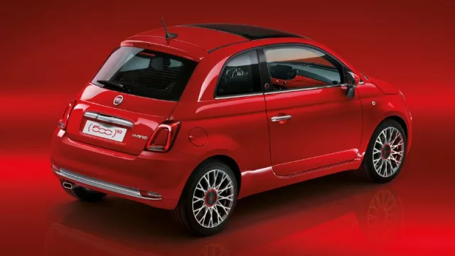 El Fiat 500 se consigue desde 13.625 euros (la versión híbrida) y 26.990 euros la eléctrica.