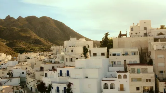 Mojácar gana Juntos Brillamos Más y consigue la iluminación navideña de Ferrero Rocher