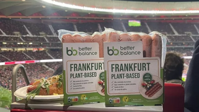 Qué golazo: frankfurts y hamburguesas 100% vegetales en el Civitas Metropolitano