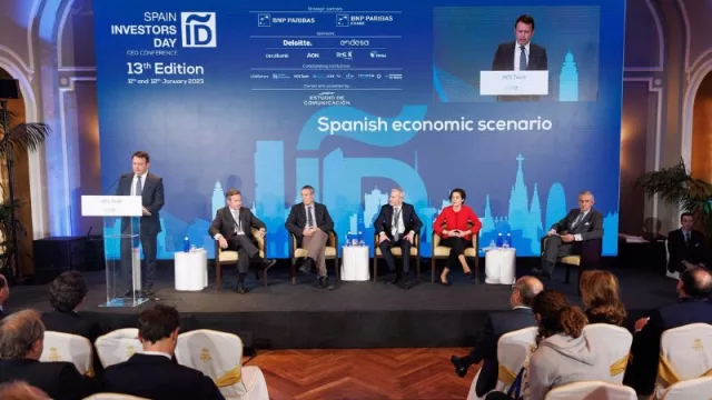 El responsable de HCLTech Iberia, Adolfo Calviño; el Presidente y CEO de Equipo Económico; Ricardo Martínez Rico; el director de Macroeconomía y Análisis Internacional en FUNCAS, Raymond Torres; el Economista Jefe de BNP Paribas Exane, Frédéic Prete - Eduardo Parra.