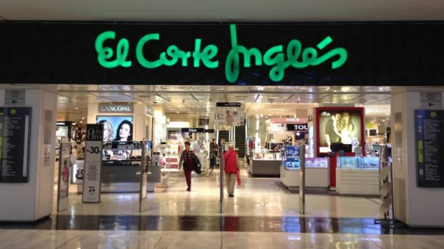 El Corte Inglés reordenará la plantilla de sus servicios centrales para reforzar las tiendas