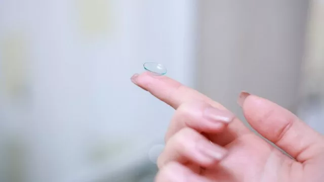 Afflelou se compromete con el medio ambiente: presenta lentes de contacto de plástico neutro (en favor de la protección de los océanos)