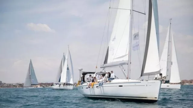 La única regata de empresas mixta recauda 3.500 euros para Cruz Roja (cumpliendo su objetivo de recaudación)