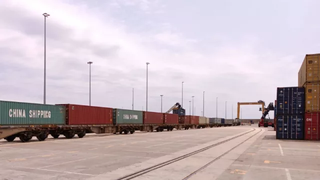 El tráfico de mercancías por ferrocarril en Valenciaport crece en lo que va de año un 15% (durante el primer cuatrimestre)