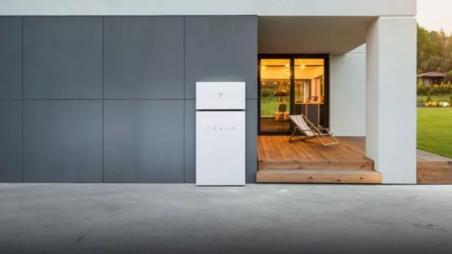 SotySolar & Tesla se alían para que las baterías Tesla Powerwall lleguen al mercado (sin exigir la contratación de la luz a sus clientes)