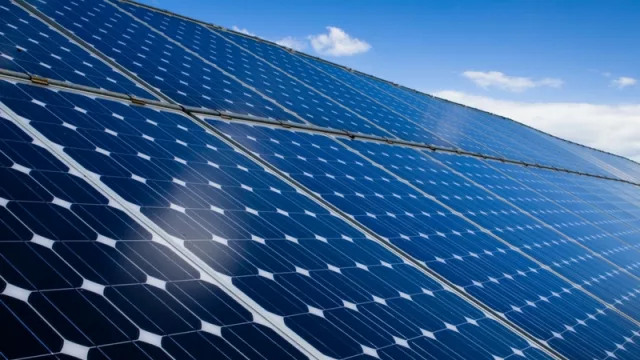 El Gobierno se ahorraría más de 13 millones de euros si instalase placas solares en sus edificios públicos (y amortizaría la inversión en 5 Años)