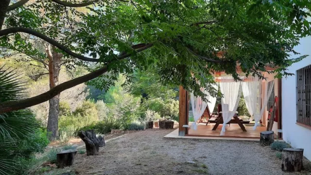 Valencia, uno de los 5 destinos rurales más elegidos por viajeros que buscan casas rurales sostenibles en España (apuestan por el ecoturismo)