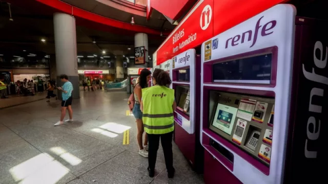 A río revuelto ganancia de pescadores: la "guerra de precios" en alta velocidad beneficia a los usuarios ¿pero por cuánto tiempo? (Renfe dice que no puede durar eternamente)