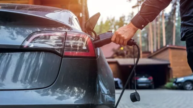 Paradores invertirá 4,2 millones de euros en la instalación de 294 puntos de recarga para vehículos eléctricos (se distribuirán en 88 hoteles)