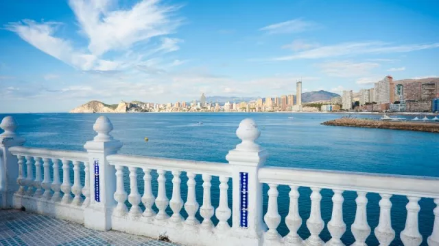 Benidorm, el destino turístico con establecimientos de lujo más buscado en internet (según Semrush)