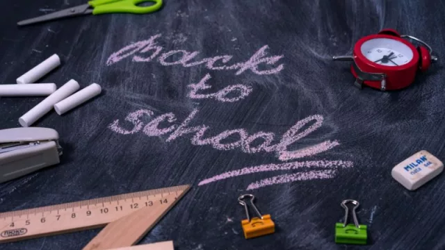 Auge en las compras online para la vuelta al cole: aumenta en un 30% (casi un tercio de las familias enfrentó dificultades para costear gastos educativos en 2022)