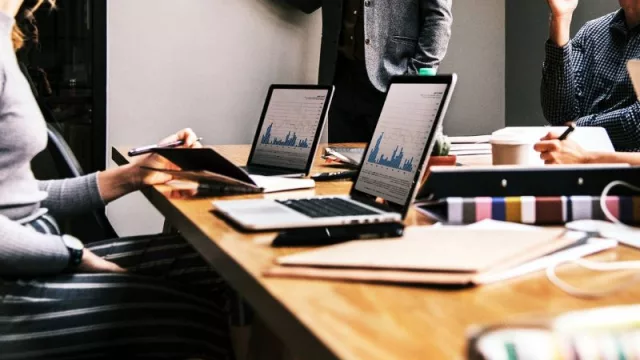 Cómo la tecnología puede contribuir a lograr el bienestar físico y emocional durante la reincorporación laboral