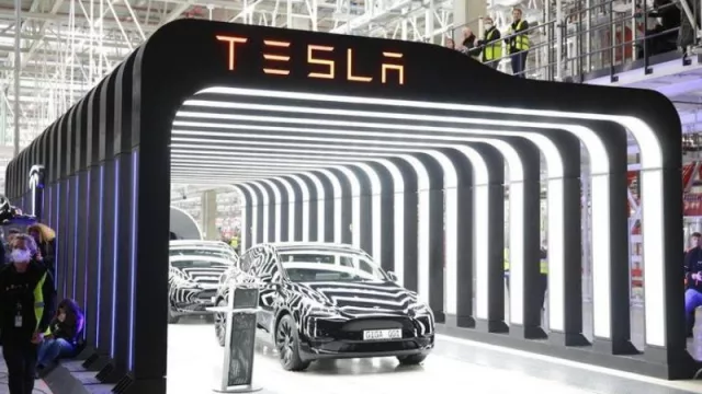El Gobierno de España retoma las negociaciones con Tesla para la construcción de una gigafábrica en Valencia (que requeriría de una inversión de 226,6 millones de euros)