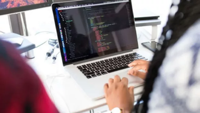 Estudio revela que el 29% de los expertos en tecnología considera cambiar de empleo en la actualidad