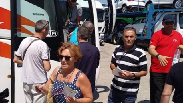 Inician los primeros desplazamientos de trabajadores andaluces hacia Francia para participar en la vendimia (se estiman que saldrán un total de 15.000 españoles)