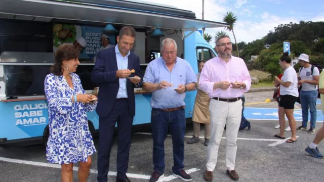 La Xunta impulsa el consumo de marisco en Vicedo con un 'food truck' de la campaña 'Galicia Saber Amar'