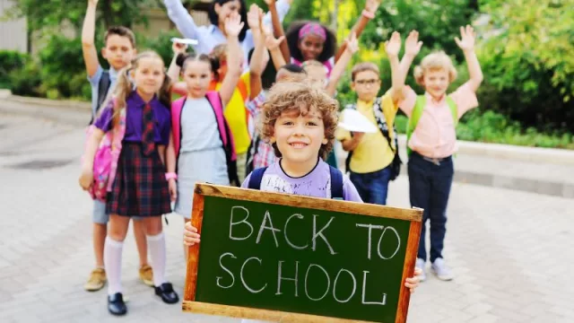 Compras online para la vuelta al cole: las familias destinan un promedio de 187 euros (un 30% más que el año anterior)