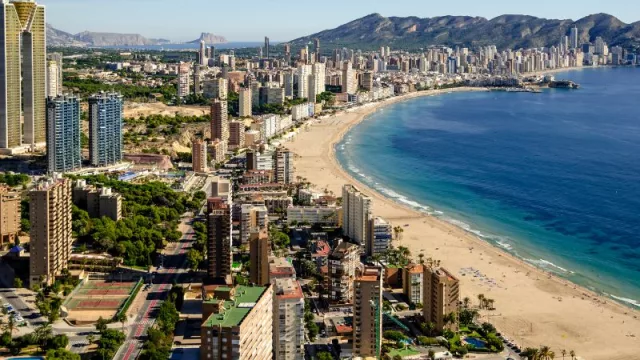 Los 28 hoteles de Benidorm recibirán 1 millón de euros en ayudas por el Imserso de 2022 (se enfrentan a un inicio tardío de la campaña y sin subvenciones)