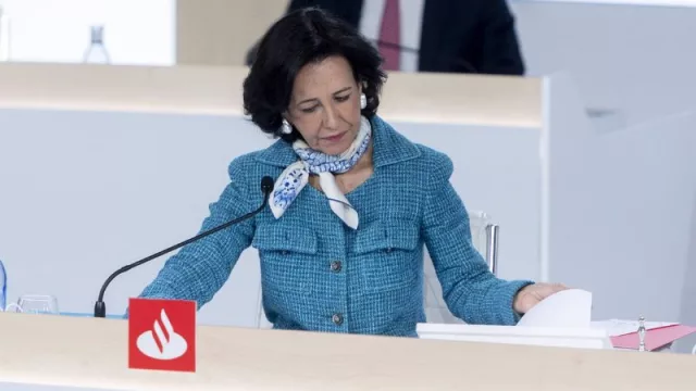 Ana Botín, presidenta de Santander, señala que el banco está "constantemente evaluando oportunidades de adquisición”