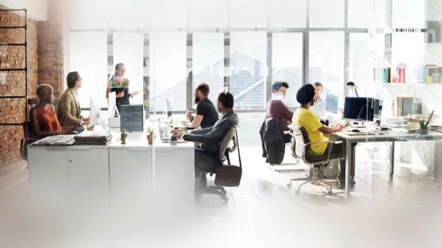 El modelo de trabajo híbrido se presenta como la solución ante el dilema de CEOs y empleados sobre la presencialidad y el teletrabajo