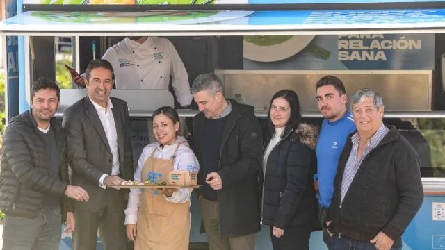 La Xunta lleva los deliciosos pinchos de la campaña 'Galicia sabe amar' a Dozón con el mejor sabor de las rías gallegas