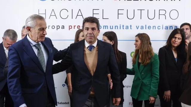 Mazón establece la ampliación del puerto de Valencia como requisito fundamental para impulsar el desarrollo de la región