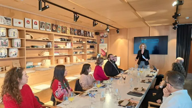 UDON Asian Food presenta su primera Memoria de Sostenibilidad y su campaña de Navidad basada en la leyenda de las 1.000 grullas