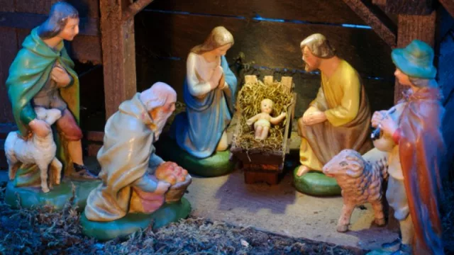 La Cena de Navidad en España y la Tradición de los Belenes