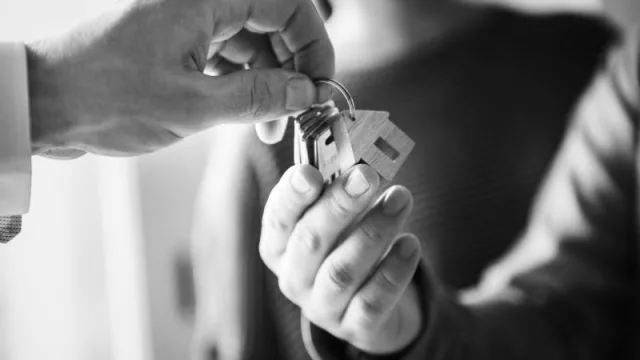 Pisos.com critica la nueva limitación de alquileres en Cataluña (y alerta sobre la posible subida de precios que provocará)