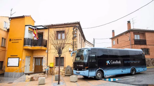 CaixaBank durante 2022 y 2023 ha ampliado su red de servicios financieros a 484 municipios rurales