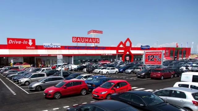Eranovum instalará más de 70 puntos de recarga de VE en 8 centros BAUHAUS
