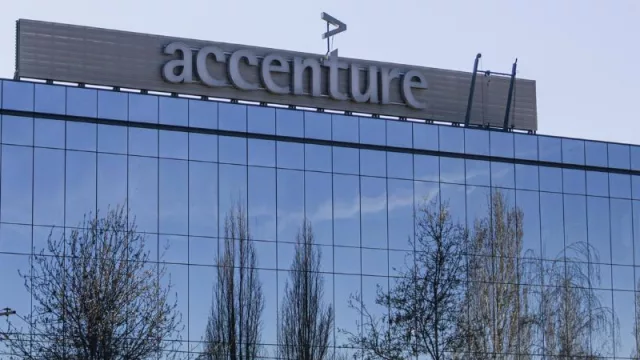 Accenture destinará 919 millones de euros en 3 años a su servicio LearnVantage (y concreta la compra de Udacity)