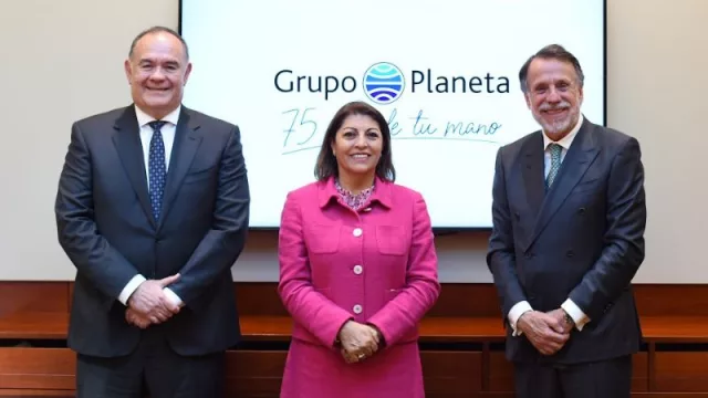 La Embajada del Ecuador y Planeta Formación y Universidades ofertarán 230 ayudas al estudio para los ecuatorianos residentes en España