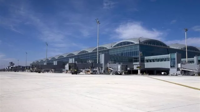 La Comunitat Valenciana pide confirmar la ampliación de los aeropuertos de Valencia y de Alicante-Elche